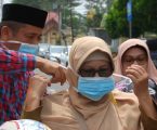 DPRK Aceh Tengah Bagikan Masker ke Pengendara