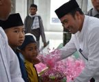 Sekda Serahkan Santunan Untuk Anak Yatim
