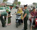 Kodim 0106 Aceh Tengah Bagi Ratusan Takjil