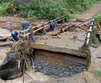 Jembatan Kampung Lelumu Pegasing Putus Dihantam Banjir