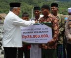 Pj Bupati Subhandhy Serahkan Bantuan Korban Kebakaran Kampung Tebuk
